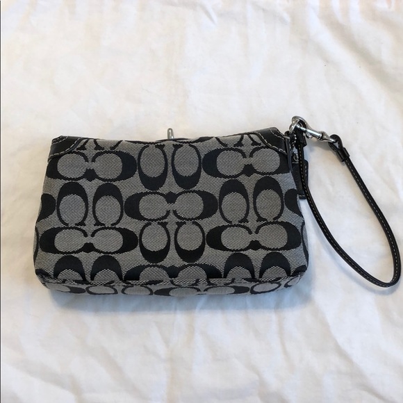 Coach Handbags - Coach Wristlet